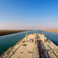 Pomorski teretni saobraćaj kroz Suecki kanal opao za 39 odsto zbog napada Huta