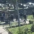 Jezive scene: Huligani se motkama jurili po Beogradu, policija ih pohapsila (VIDEO)