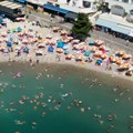 Turisti pronašli svoj raj na Jadranu: Plaže prepune, ležaljke samo 5 evra, a evo koliko iznosi smeštaj