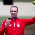 Bronzani olimpijac opljačkan u sred bela dana u Zemunu (VIDEO)