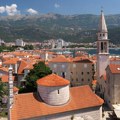 Spremite brdo para i nekoliko kartica pride Crnogorci „zabiberili“ s cenama! Limunada k'o kilo limuna, a na plažu krenite samo…