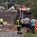 Stravična nesreća iznad kopra: Kamion udario u kuću, sve se srušilo! (foto/video)
