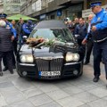Tužna povorka krenula ka groblju, u ovome prevoze sanduk sa Halidovim telom: Policija na svakom koraku