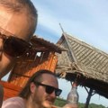 Za njim su žene ludele, a on je spakovao kofere i otišao! Voditelj je bio zvezda devedesetih u Srbiji, a danas je uspešan u…