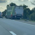 Strašna scena na auto-putu kod Smedereva: Kamion se zakucao u bankinu, vozilo demolirano