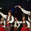 „Srem folk fest“ otvoren je nastupom šest ansambala, a danas se nastavlja drugi festivalski dan. Defile počinje u 19.30, a…