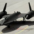 Američki izviđački avion kojem je gorivo curilo na pisti trošio je 30.000 litara goriva na sat