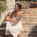 Prodala kuću Novaku Đokoviću, pa sagradila vilu na Kosmaju Elena Karaman snimila ogromno dvorište sa bazenom, a okolo zelenilo…