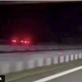 Na autoputu Miloš Veliki u mraku snimljen prizor od kojeg se diže kosa na glavi Objavljeno upozorenje za vozače (video)