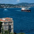 Prvo Dardaneli, sada i Bosfor: Jaki udari vetra i kiša primorali Tursku da privremeno zatvori oba moreuza