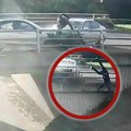 "Ne znamo kako je uopšte živ": Vozač BMW se namerno zaleteo i udario motociklistu, nesrećni momak od siline udarca odleteo…
