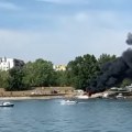 Požar na savi na Novom Beogradu Eksplodirao brodić pri poranjanju, dim se diže visoko u nebo (foto, video))