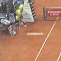 Neviđeno na teniskom meču: Muteu na meču sa Đokovićem zazvonio telefon usred poena, publika prasnula u smeh