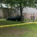 (Foto) automobil završio na krovu: U sarajevskom naselju vozilo se prevrnulo u školskom dvorištu
