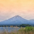 Planina Fudži bez snega u novembru upozorava na klimatske promene