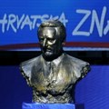 "Franjo, fališ!" Hrvatski novinar se slikao pored biste Tuđmana, ugašen mu Fejsbuk u roku od 24 časa!