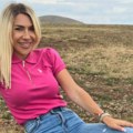 Jovana Jeremić grli biznismena kojem su specijalnost pevačice: Isplivale fotke sa tajne žurke na privatnom imanju
