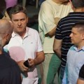 Ministri u Vladi i predstavnici SNS ispred Skupštine sa pristalicama i građanima