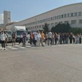 Gimnazijalci i građani blokirali raskrnicu kod Banovine u Novom Sadu