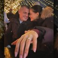 Nekoliko meseci nakon razvoda verila se najlepša zvezda „Granda“, pokazala prsten: „Da“ životu sa tobom, „da“ svemu sa tobom!…