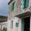 Kristina iz Leskovca kupila kamenu kuću iz 1821. godine u Grčkoj: Renovira je sa mužem, evo šta planiraju s njom