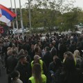 Protest ispred Nova.rs: Građani podržali novinare, odbijaju Marka Stjepanovića