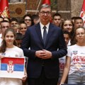 Vučić s decom iz dijaspore: Srbija je i vaša zemlja