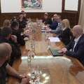 Vučić sa roditeljima dece stradale u saobraćajnim nesrećama