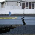 Pukotine na ulicama kao poslednje upozorenje: Island u strahu od najavljene erupcije vulkana, hiljade ljudi evakuisano