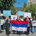 Protest u Kosovskoj Mitrovici: „Hapsite lopove, pustite nam decu”