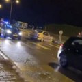 Jedan ostao na putu, drugi izleteo sa kolovoza Težak sudar na putu između Veternika i Futoga: Automobili uništeni! (video)