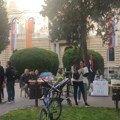 „Direktor hale nam je rekao da spavamo napolju, njegov predlog je bio park“: Studenti iz Požarevca objasnili zbog čega…