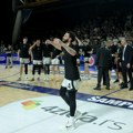 Dok grobari vređaju Grujina, MVP se pita „otkud dva pehara“?