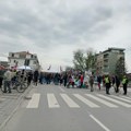 Leskovac: Protestna šetnja, skandiranje „uhapsite Vučića“ ispred prostorija SNS i blokada raskrsnice