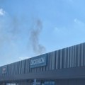 FOTO Dim u industrijskoj zoni u Novom Sadu: Oseća se nepriajtan miris