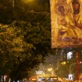 Protesti u nekoliko gradova u Srbiji: Ministri sa pristalicama SNS ispred Narodne skupštine
