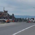 Saobraćajka kod Čačka: Povređen motociklista ležao na putu, srča posvuda! Strašan prizor sa mesta nesreće (video)