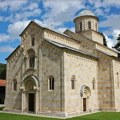 Visoki Dečani: Bivši oficir KFOR-a i 50 italijanskih studenata posetili manastir