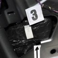Ukrajinac pokušao da prošvercuje pola miliona evra, pao u Hrvatskoj: Sakrio lovu u automobilu, evo za šta se sada tereti (foto)…