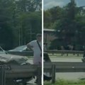Žestok sudar kod Gazele: Automobili slupani, srča svuda po putu, stvaraju se gužve
