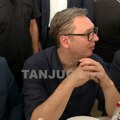 "Sutra krećemo u izgradnju puta ujedinjenja, dobrodošli ste: U Beograd!" Vučić u Oplanićima: Srbi sa KiM mu poklonili ikonu…