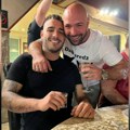 "Tu si, brate, sa nama!" Prijatelji pokojnog brata Darka Lazića napravili gest koji slama srce – pevač ne može da sakrije…