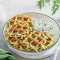 Recept dana: Slane vafle sa tikvicama i feta sirom