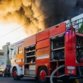 Vatrogasci-spasioci izvukli troje ljudi iz požara, buknula soba u Trgovačkoj