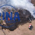 Велики шумски пожар код Горњег Милановца: Ватрогасци и мештани успели да локализују ватру, изгорело растиње на површини…