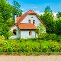 Kopali da postave kabl mreže, a otkrili groblje