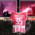 Ovo niste videli sa Zvezdine proslave titule: Kanga i Dragović se popeli na "šipku", Marakanom "leteo" dres