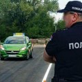 Dojavljivao tačne odgovore polagačima pa nasrnuo na policajca: Bizaran slučaj u Šapcu i skandal ispred auto-škole!