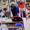 Snimak krađe u Beogradu zgrozio sve! S decom krenuli da ojade butik, "nagrnuli" na firmirano, a onda uradili još gore!