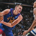 Jokić dominirao: Denver pao u neizvesnoj završnici! (video)